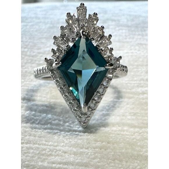 Elsa Ice Queen inspired ring ❄️ - Picture 3 of 7